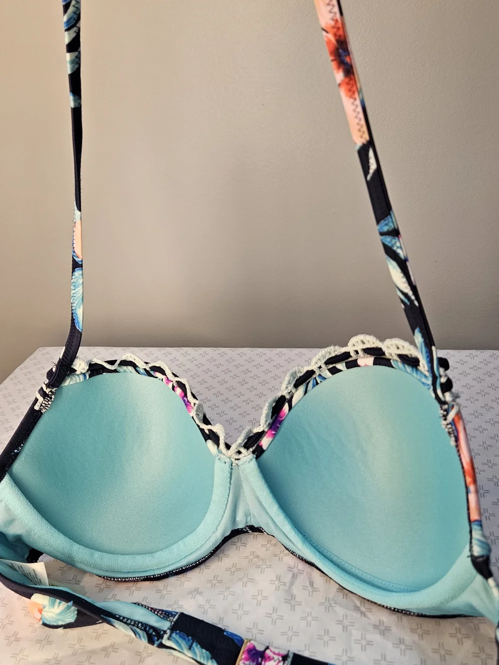 Shade & Shore 34C Padded Lined Halter Bikini Top Navy Blue Floral Tropical